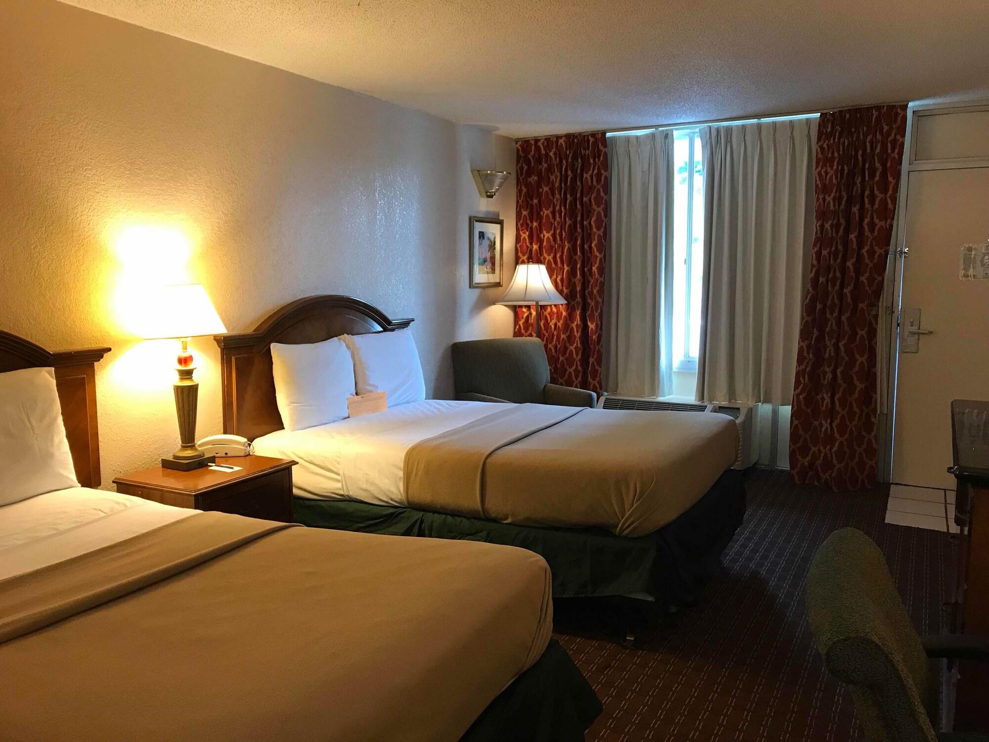 Quality Inn Tampa Lake Magdalene Exterior photo