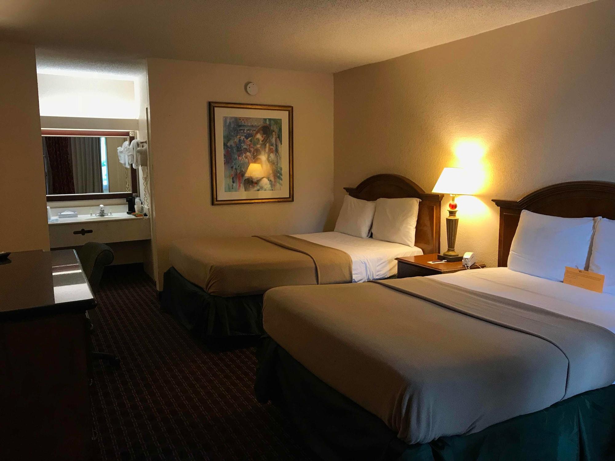 Quality Inn Tampa Lake Magdalene Exterior photo