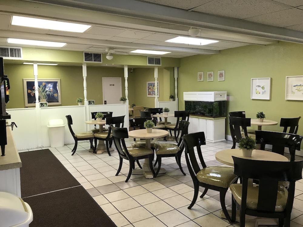 Quality Inn Tampa Lake Magdalene Exterior photo