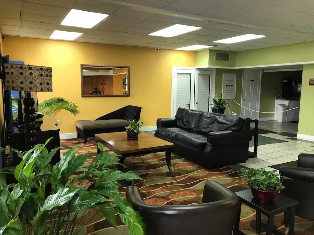 Quality Inn Tampa Lake Magdalene Exterior photo