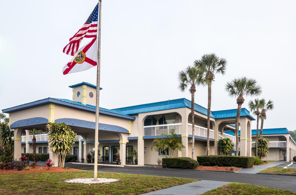 Quality Inn Tampa Lake Magdalene Exterior photo