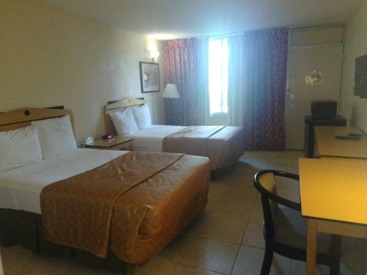 Quality Inn Tampa Lake Magdalene Exterior photo